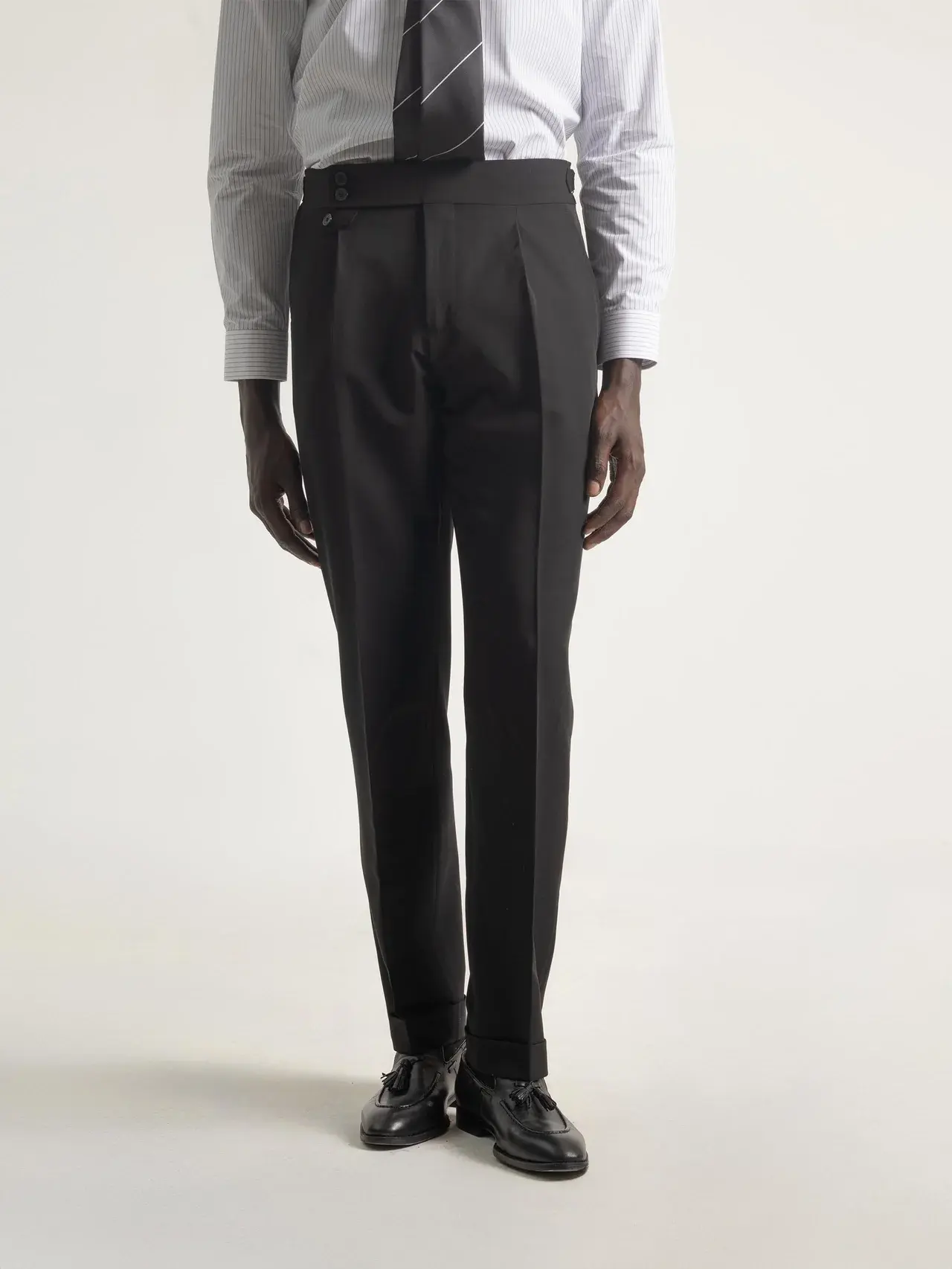 123876945-345257003-pantalones